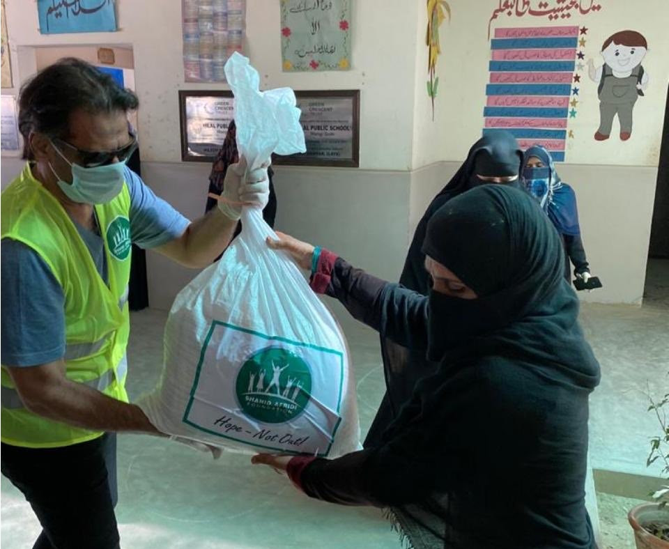 Six-time squash world champion Jahangir Khan has been handing out aid packages in Pakistan ©Twitter