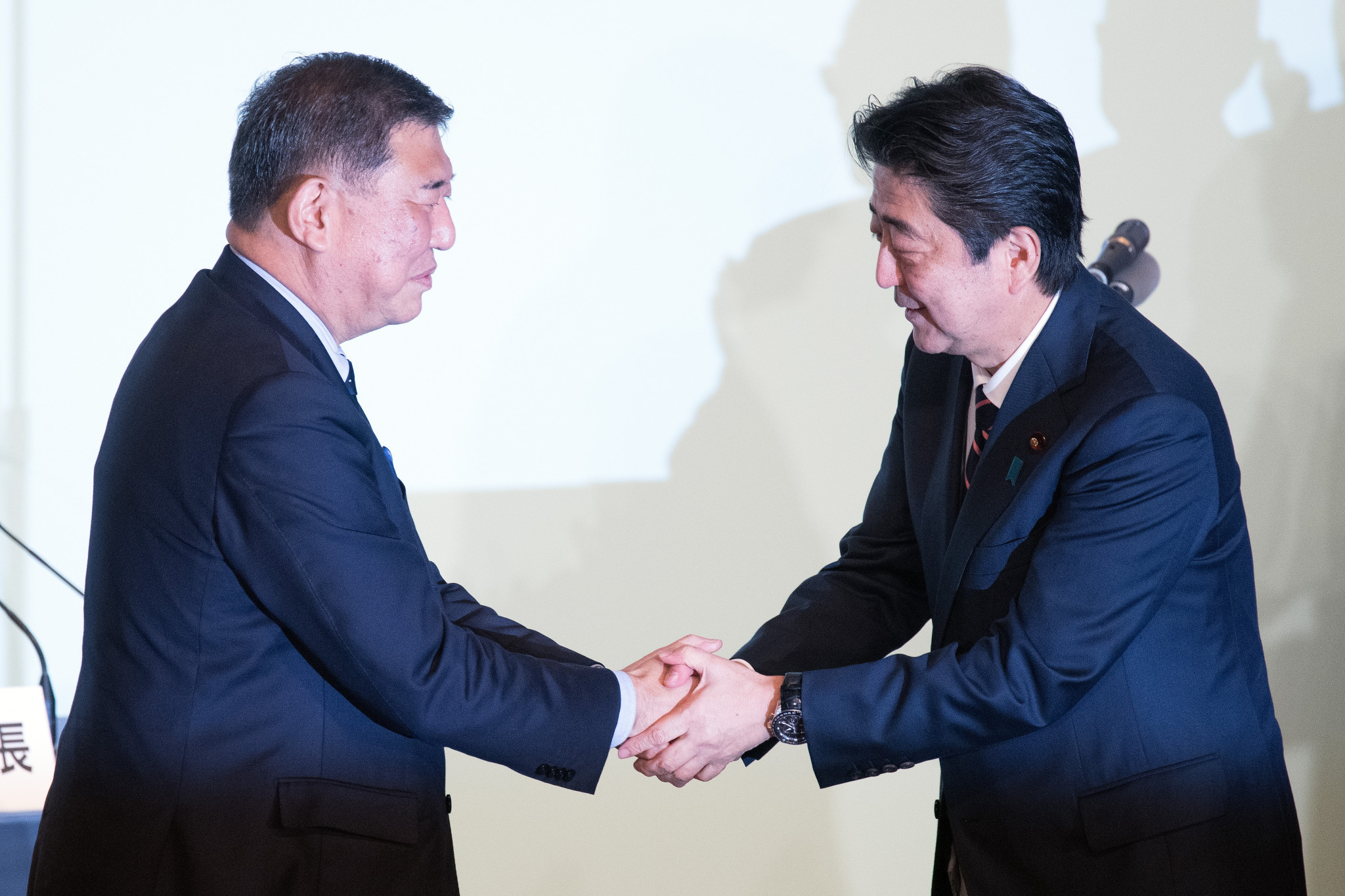 Shigeru Ishiba, left, is favoured by the Japanese public to replace long-serving Prime Minister Shinzō Abe, right ©Getty Images