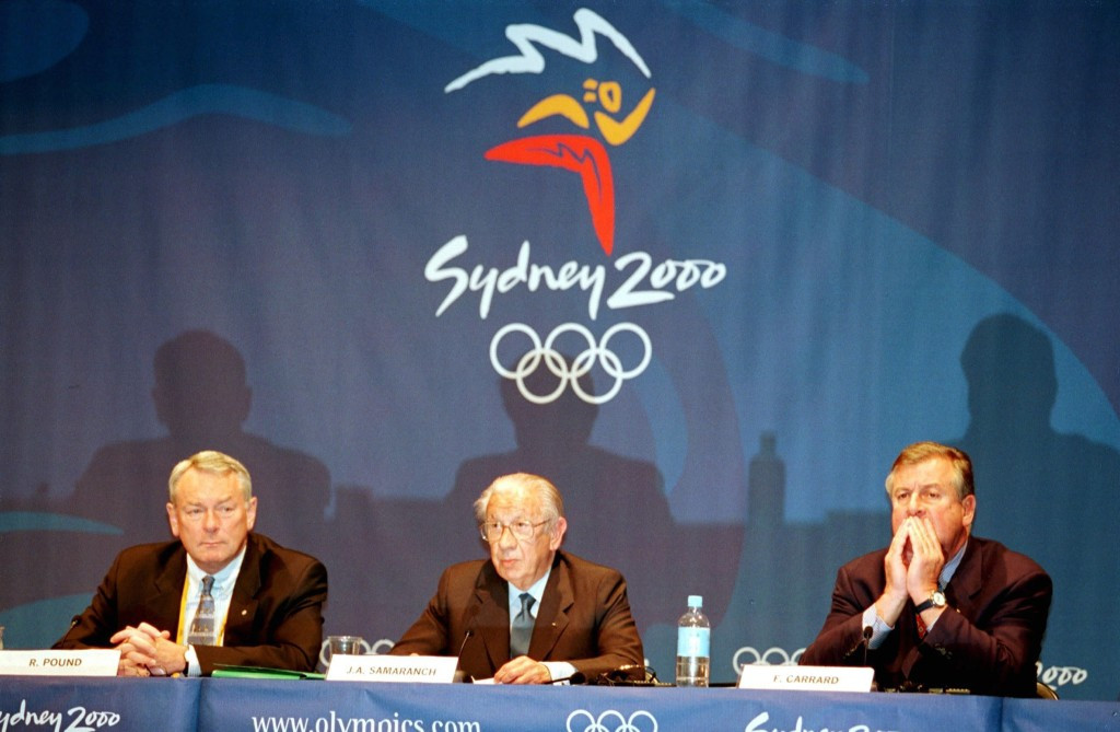 Dick Pound (left) alongside Juan Antonio Samaranch (centre) and former IOC director general Francois Carrard at Sydney 2000 ©Getty Images
