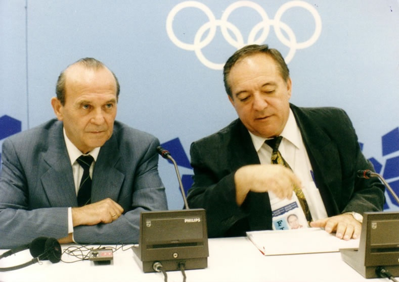 Gottfried Schodl with his successor as IWF President Tamás Aján ©IWF Hall of Fame