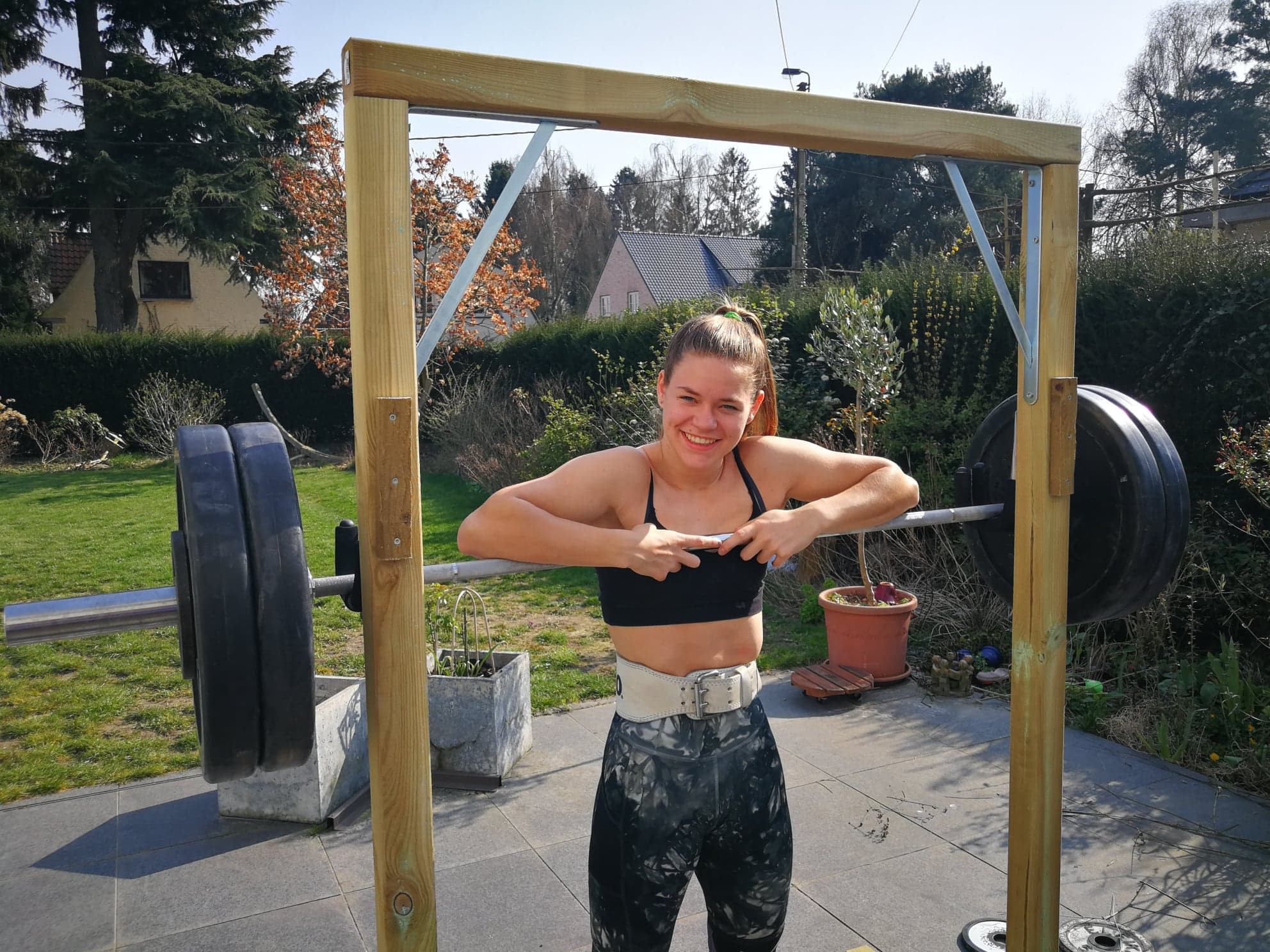 Belgian youth lifter Annelien Vandenabeele was built a wooden squat rack by her father ©Tom Goegebuer