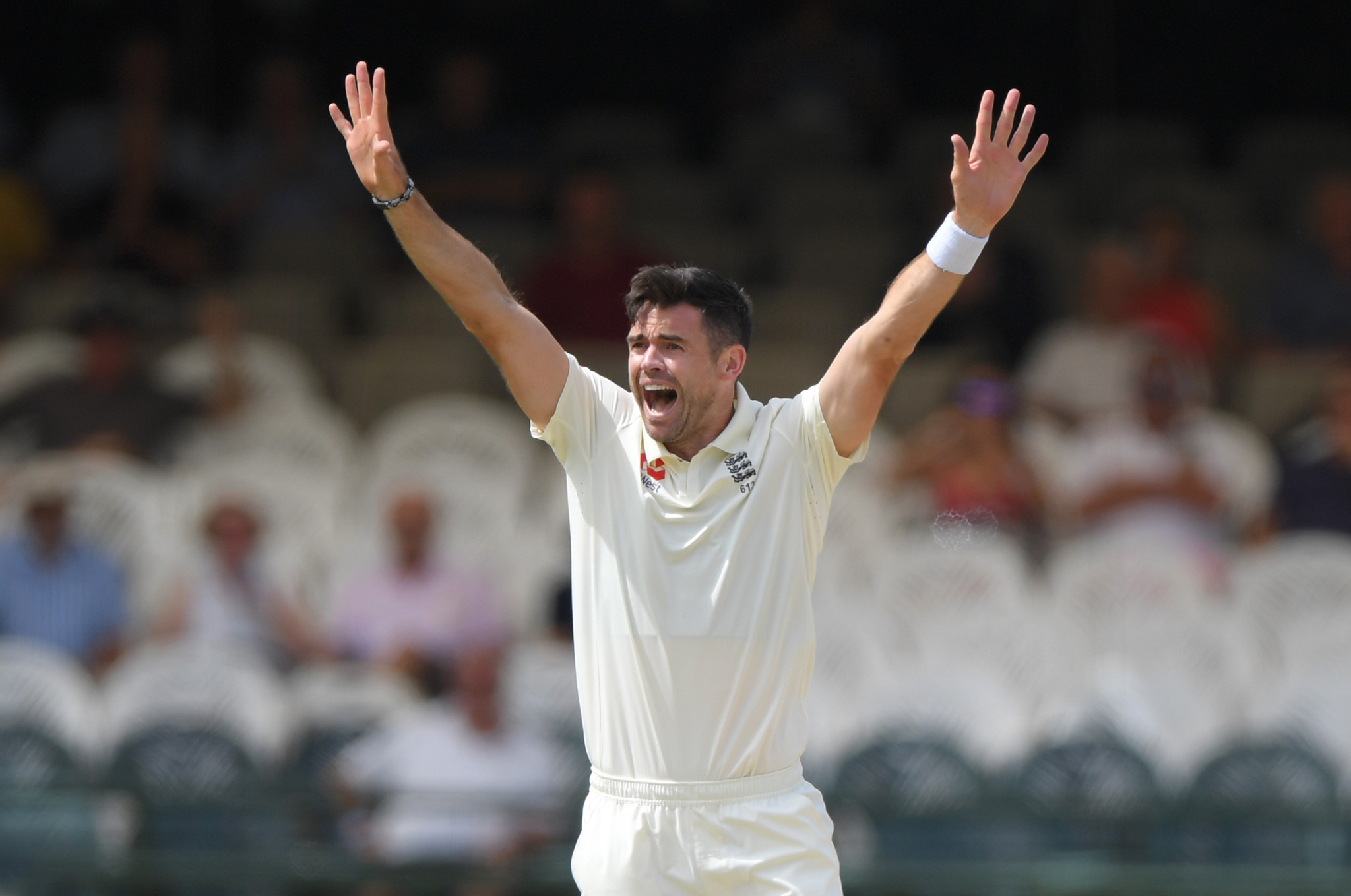English cricketer Jimmy Anderson is auctioning off memorabilia to raise funds for the battle against the coronavirus pandemic ©Getty Images