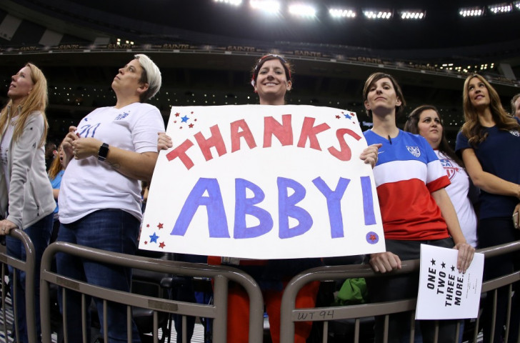 Fans show their appreciation for Abby Wambach's career