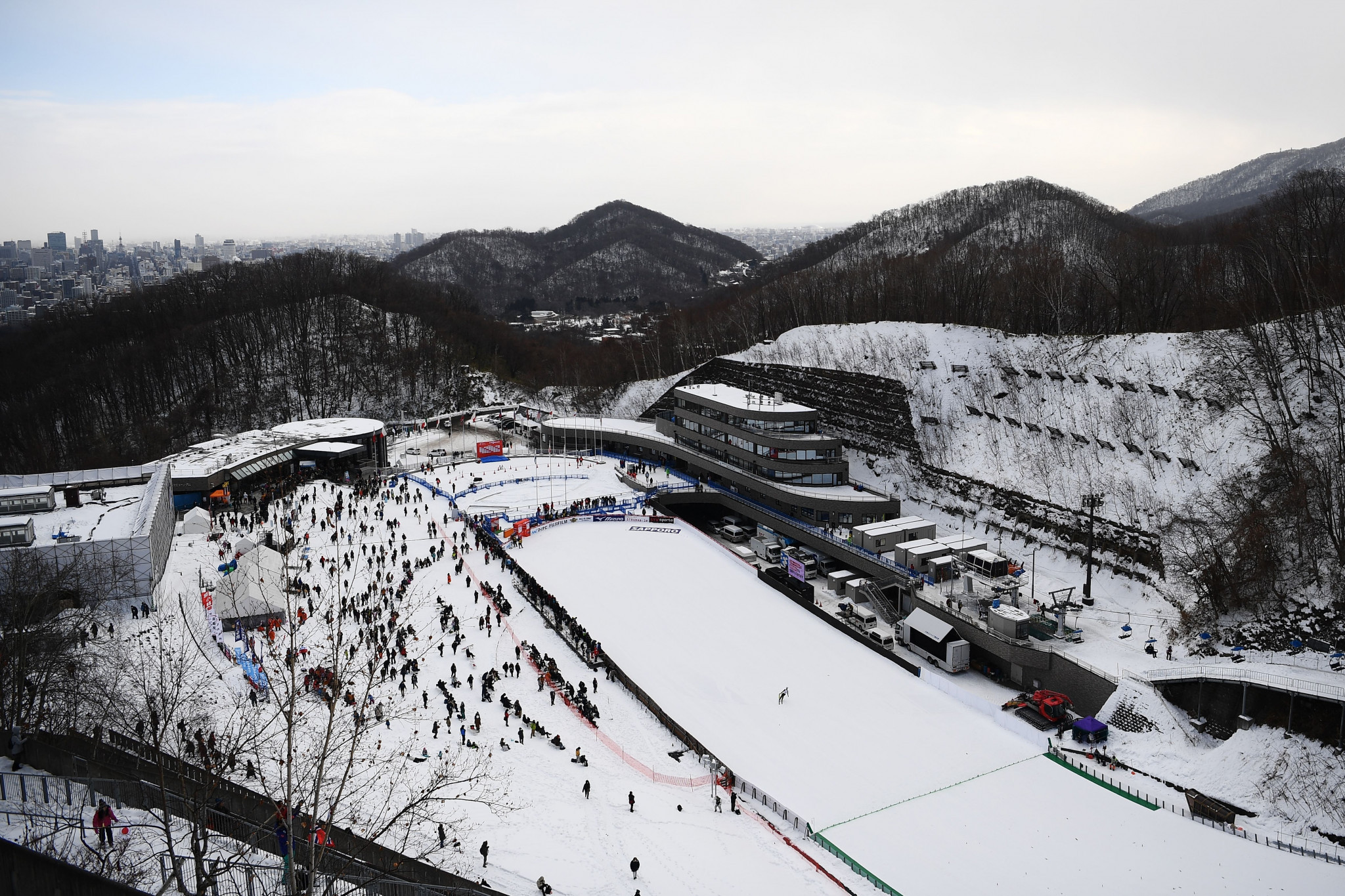 FIS paid tribute to technical delegates Stephan Klein and Eo Jae-suk ©Getty Images