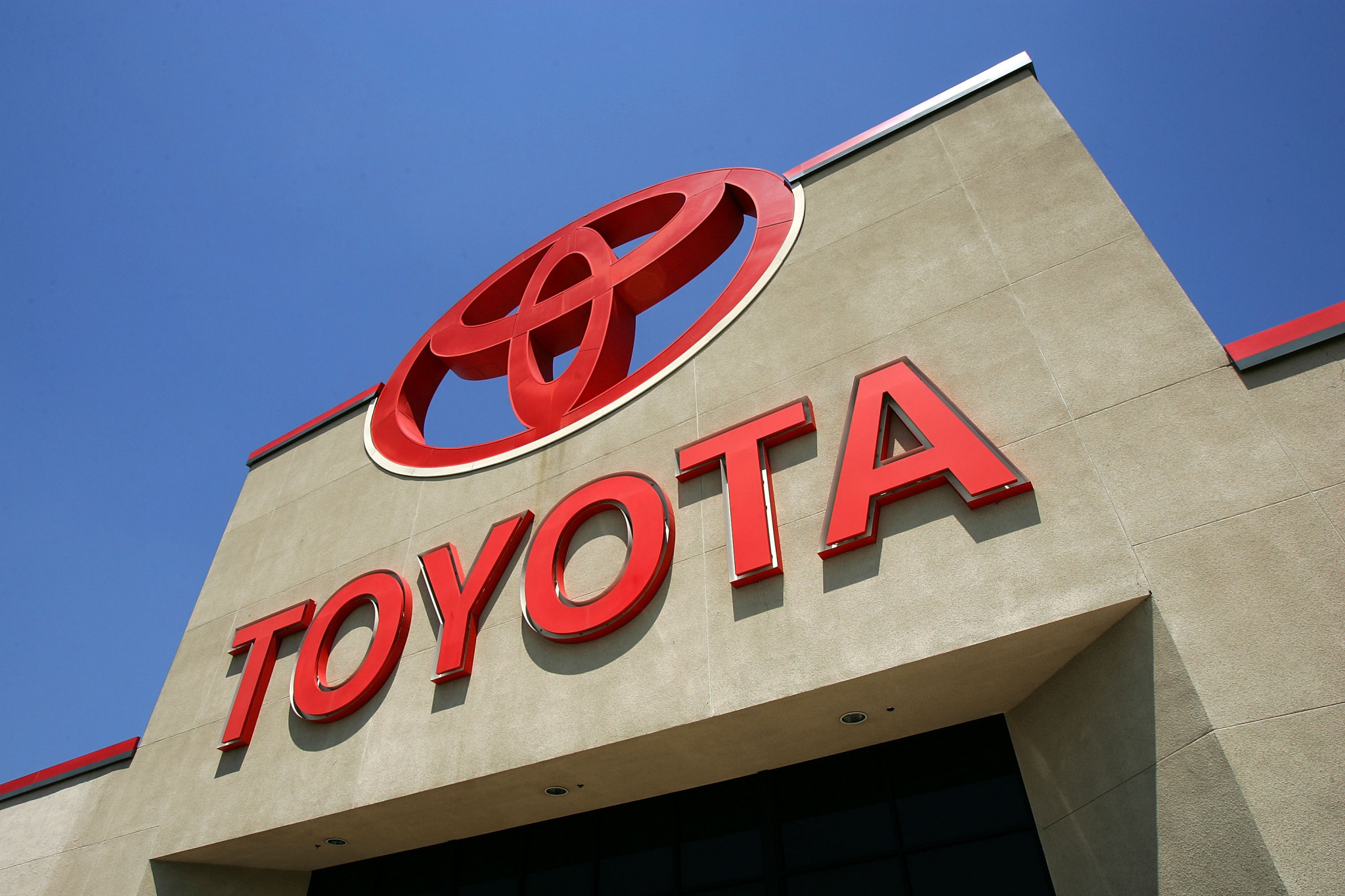 TOP sponsor Toyota forecasts collapse in profits
