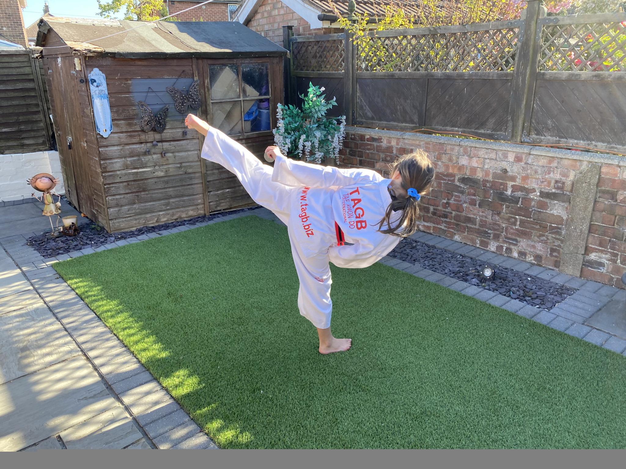 Liliana Herbert, a junior world taekwondo champion, raised more than £1,000 for the NHS by doing taekwondo kicks across her garden ©JustGiving