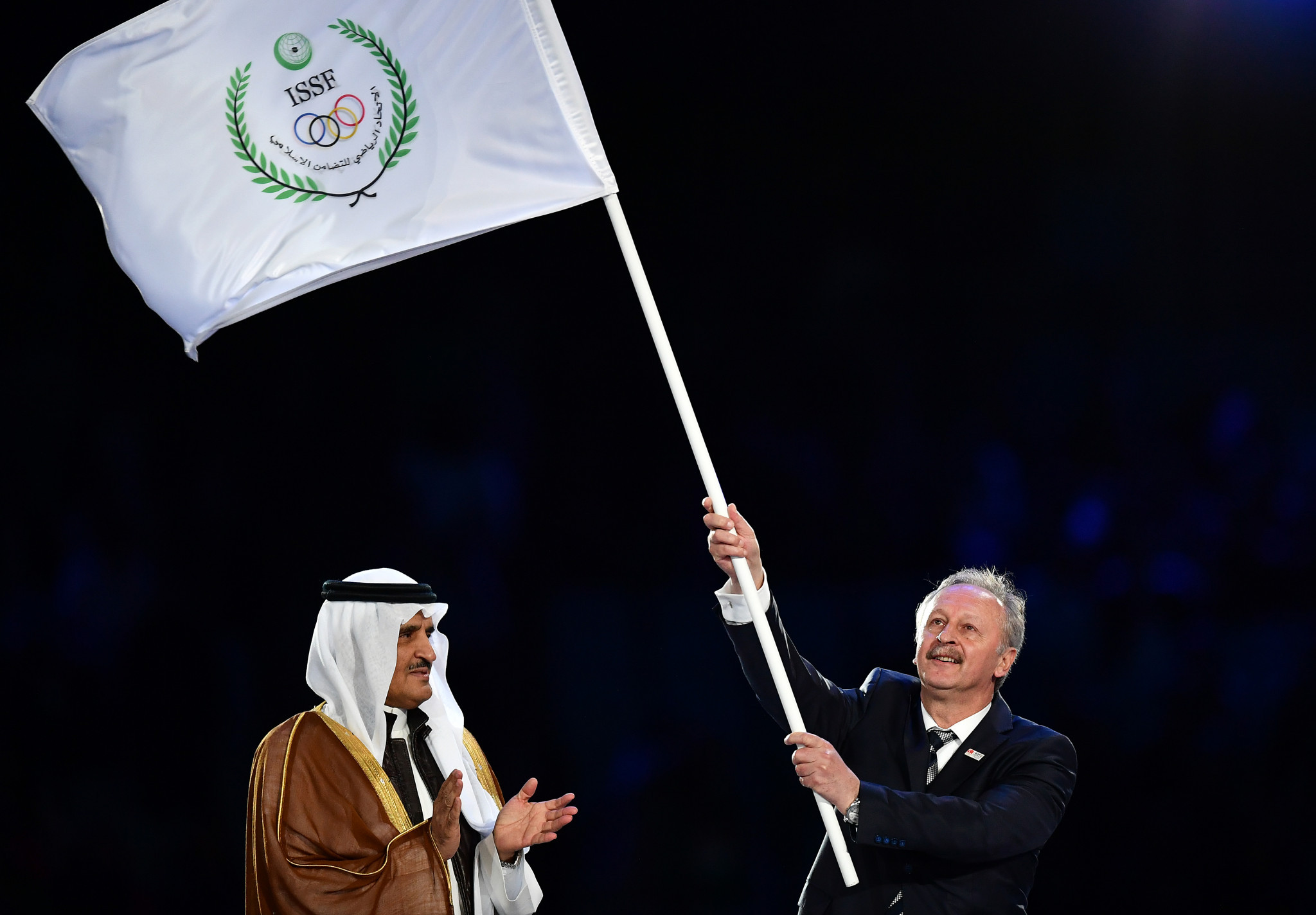 Kadir Topbas, who was Mayor of Istanbul at the time, waves the Islamic Solidarity Sports Federation flag ©Getty Images