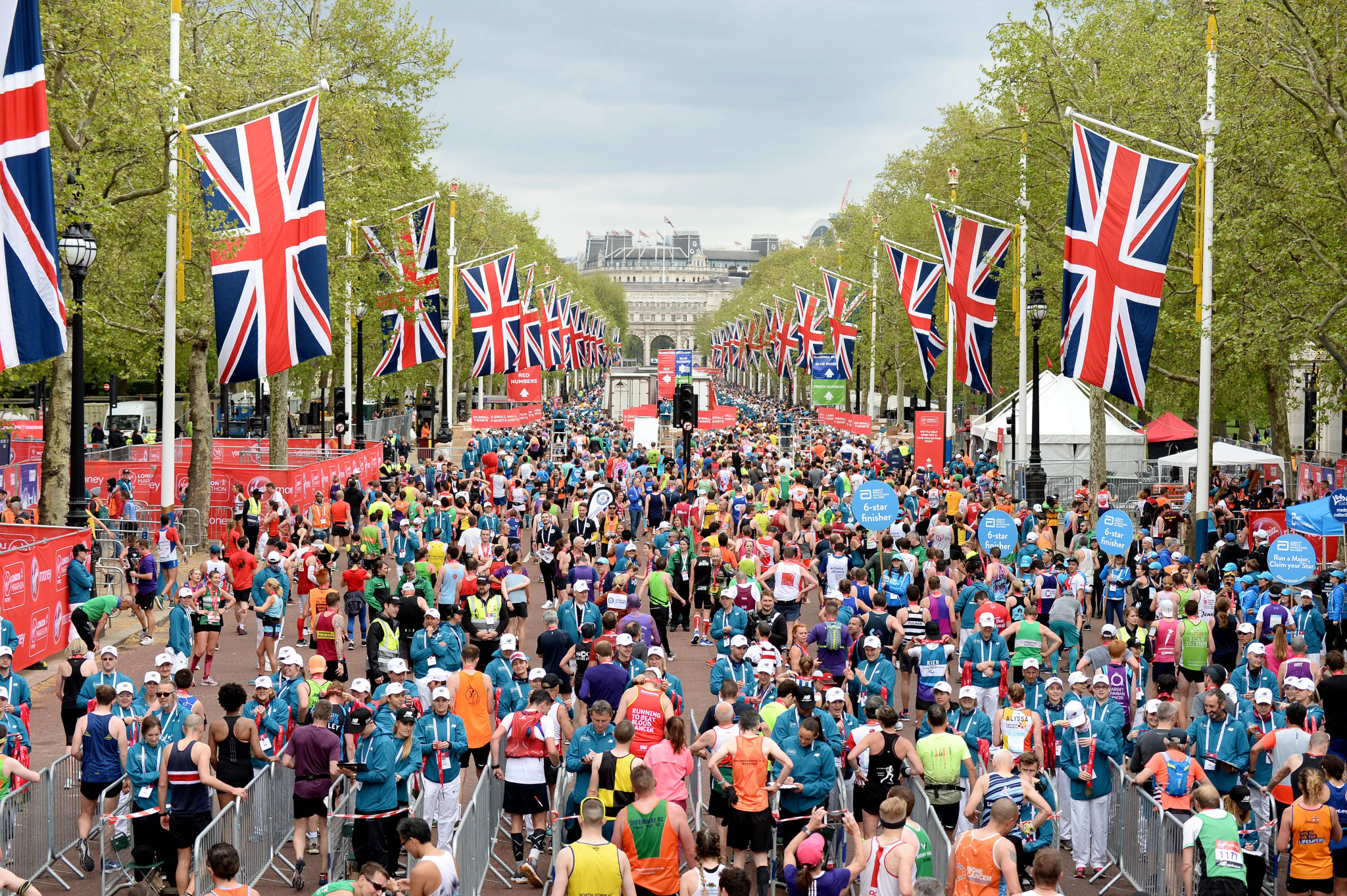 London Marathon director Hugh Brasher has said he "cannot be certain if the event can go ahead" in a letter to those running the 26.2 mile race ©Getty Images
