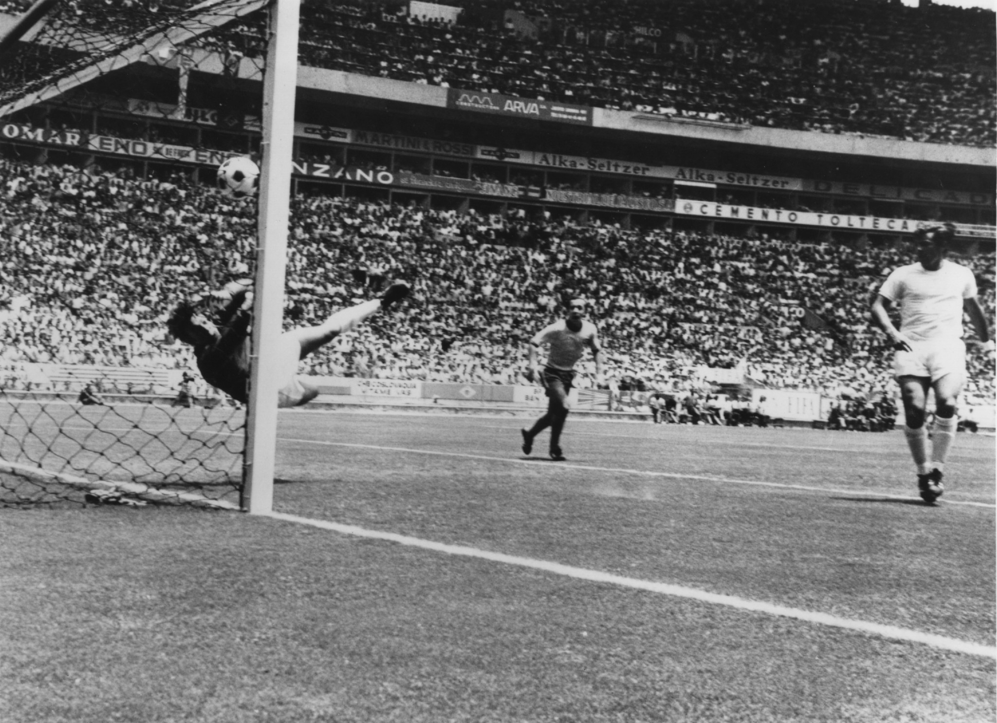 Gordan Banks made what is viewed as one of the greatest saves of all time at the tournament, denying Pelé ©Getty Images