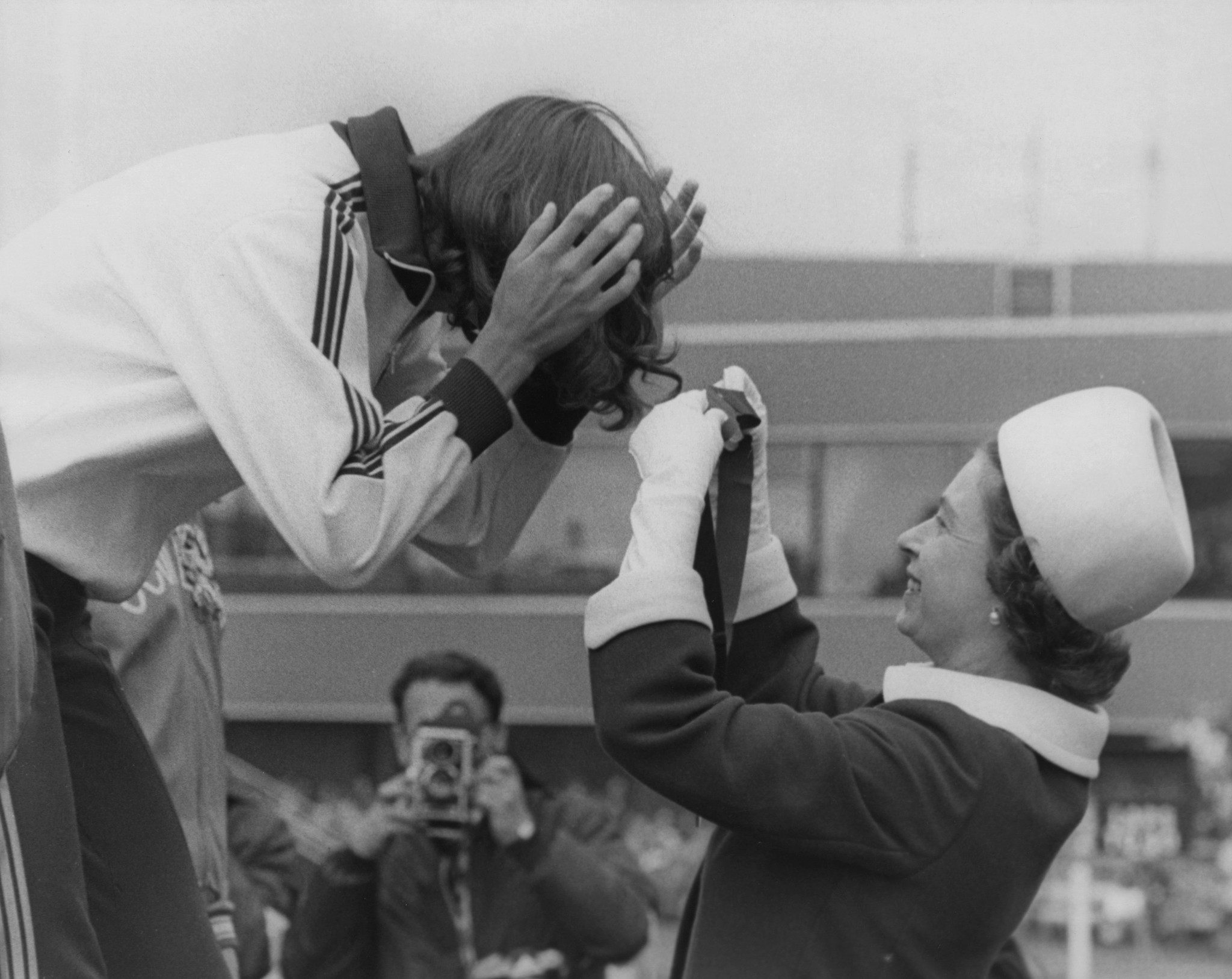 Queen Elizabeth II gets the ribbon entangled in the hair of Debbie Brill as she presents her with the high jump gold medal at Edinburgh 1970. Brill had earlier been drunk at The Queen's reception ©Getty Images