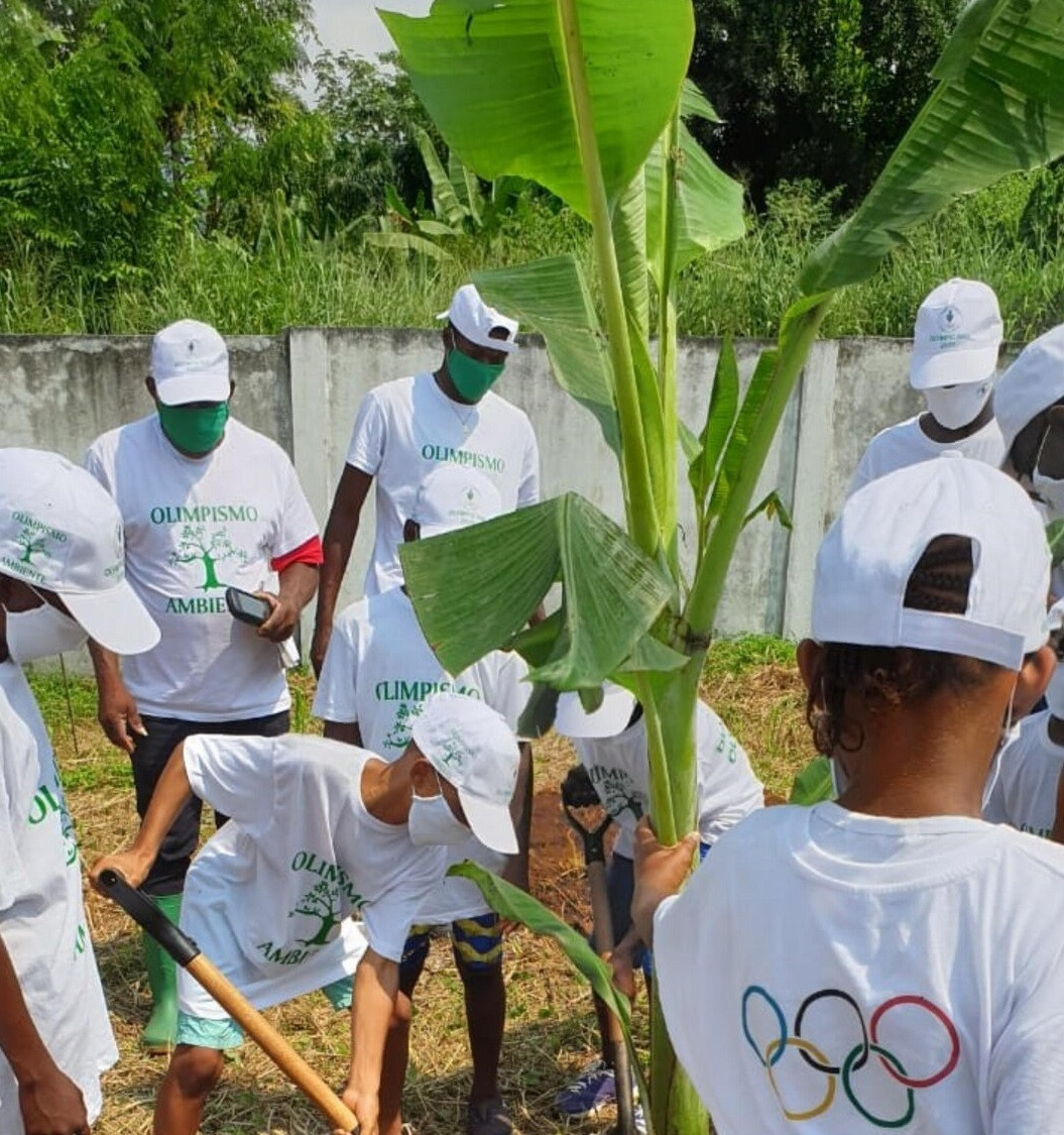 São Tomé and Príncipe National Olympic Committee plant trees for Olympic Day