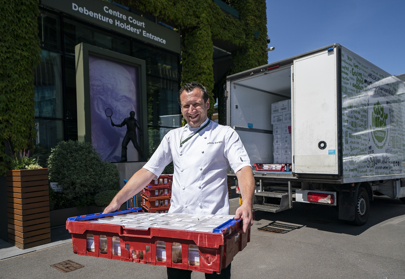 The AELTC has prepared hot meals to help vulnerable people during the pandemic ©AELTC/Bob Martin