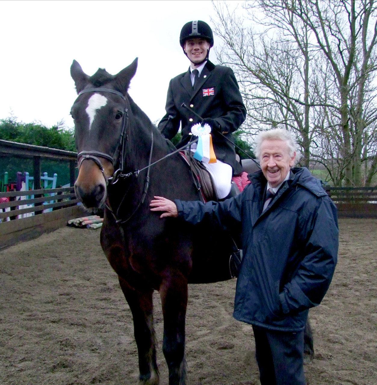 Departing chairman Bernard Atha with British international medallist, Oliver Peace, and his horse, Bailey ©UKSA