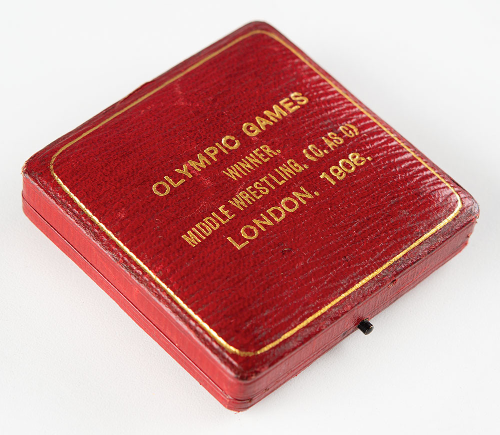 Stanley Bacon's gold medal includes the original red leather presentation case ©RR Auction