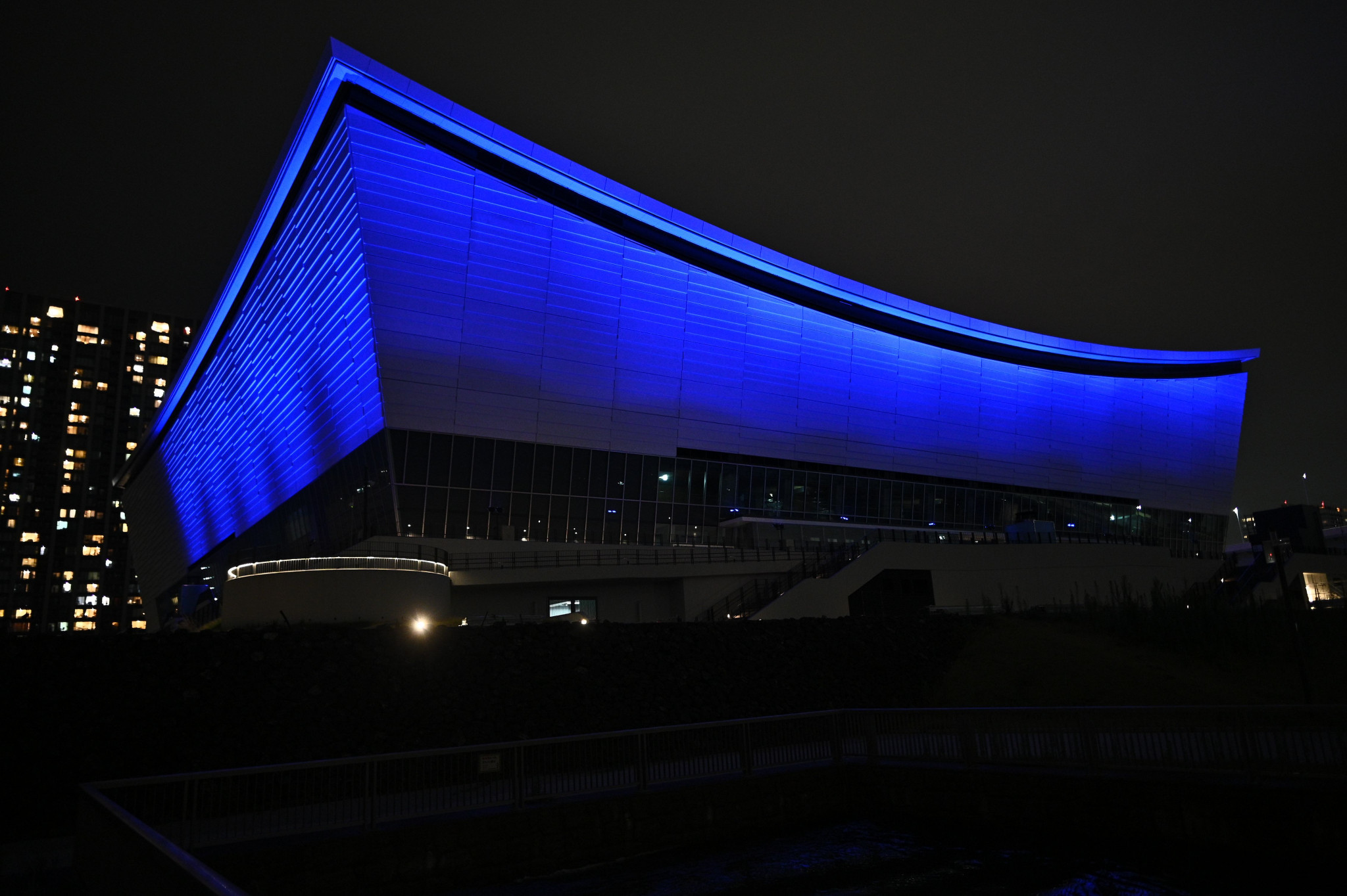 The Ariake Arena was one of the Tokyo 2020 venues which was lit up in blue to mark the milestone ©Tokyo 2020