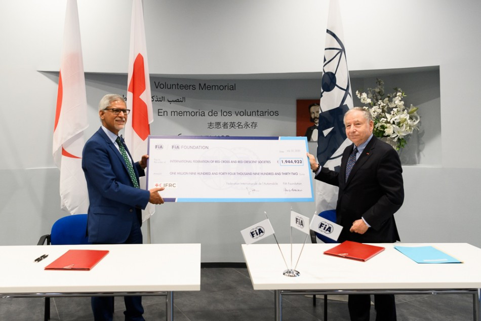 FIA President Jean Todt presented IFRC secretary general Jagan Chapagain with the €1.94 million raised in a charity auction ©FIA