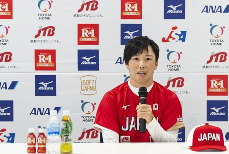 Eri Yamada helped unveil the team kits in Japan ©Instagram/Softball Japan