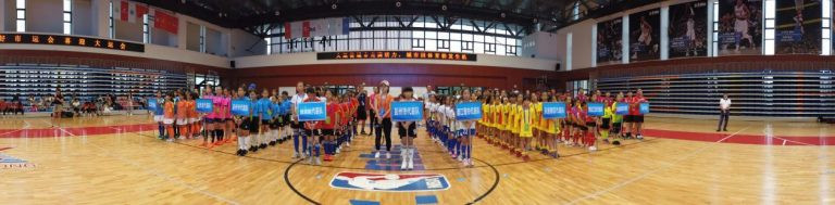 Thirteen teams from nine districts and counties were represented in the Love Chengdu Welcome Universiade floorball competition ©IFF