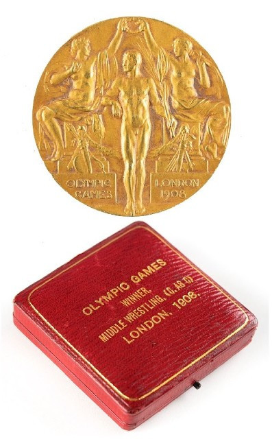 An Olympic gold medal won by British wrestler Stanley Bacon at London 1908 sold for more than $33,000 ©RR Auction