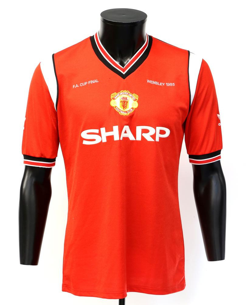 The shirt that Norman Whiteside was wearing when he scored the winning goal in Manchester United's FA Cup final victory over Everton in 1985 raised £23,000 ©Ewbank’s Auctions