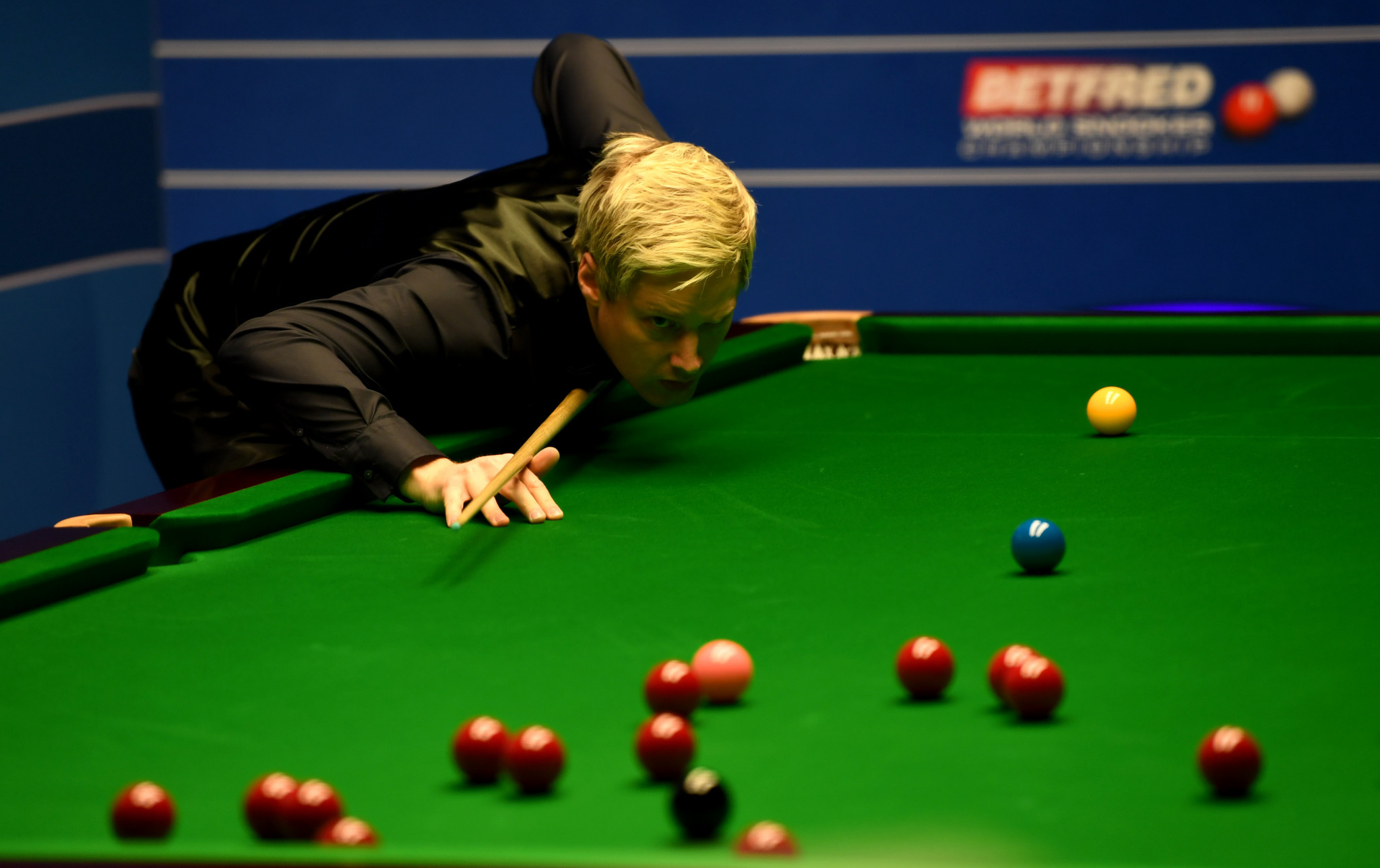 Three last 16 matches evenly poised after eventful day at World Snooker Championship