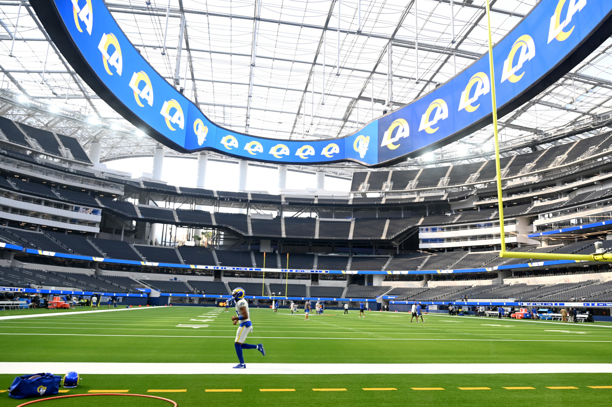 A Oculus overhead scoreboard, the 70,000 square foot double-sided 4K LED video board,is the centrepiece of the $3 billion SoFi Stadium, which will be home to NFL side Los Angeles Rams ©Getty Images