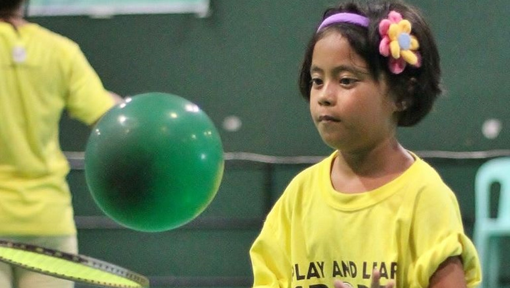 The Shuttle Time programme teaches badminton to children ©BWF