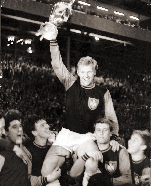 Bobby Moore West Ham Utd 1965 Trophys Great Mug 