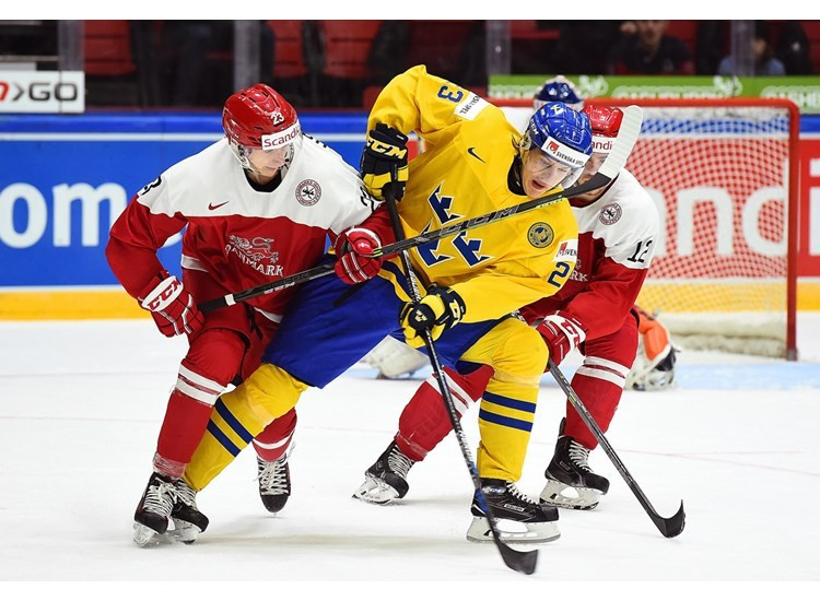 Sweden seal top spot with third straight victory at IIHF World Junior Championship