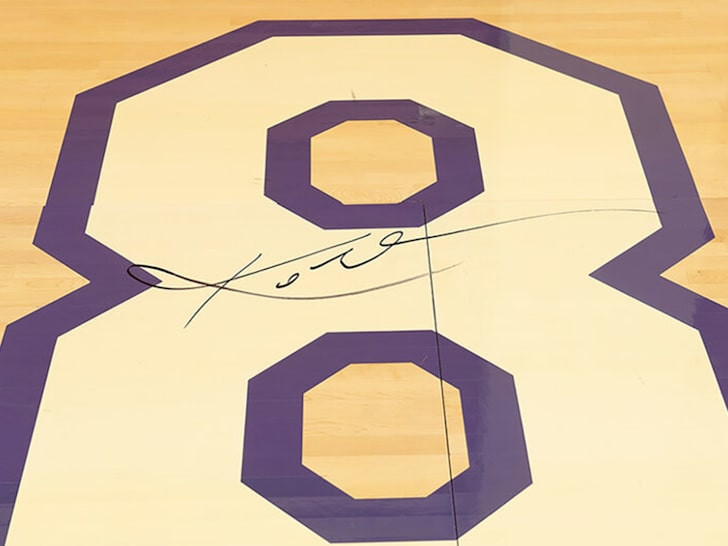A piece of the floor signed by the late Kobe Bryant after his last appearance in the NBA in 2016 is being put up for auction ©Heritage Auctions