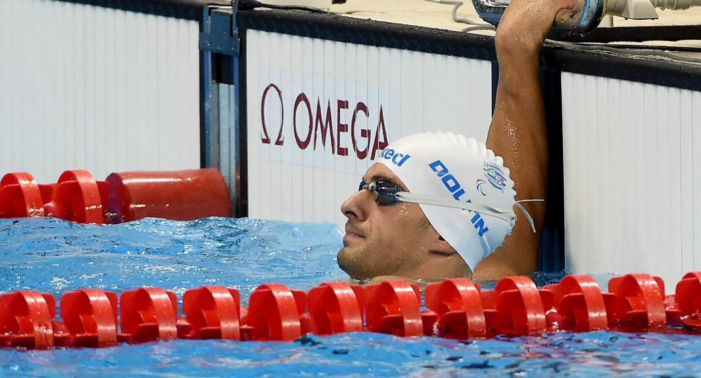 Paralympic swimmer and surgeon Dolfin releases biography