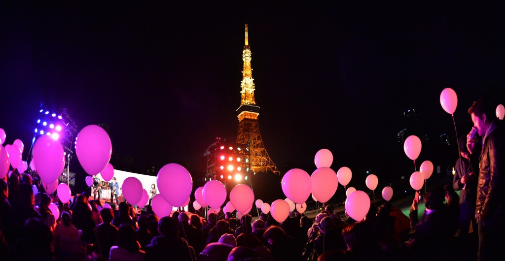 People gather to release balloons to celebrate the New Year during an annual countdown ceremony at the Prince Park Tower in Tokyo, which hosted the 1964 Olympics and will stage the 2020 Games ©Getty Images
