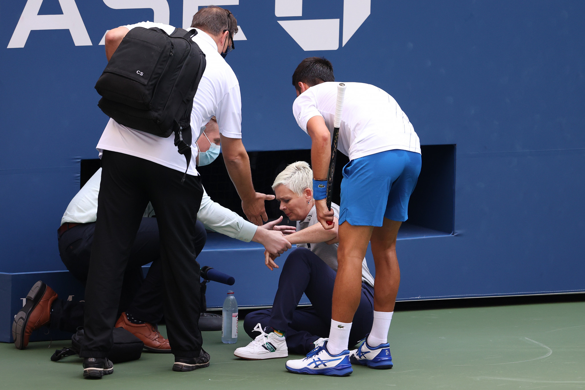 Djokovic disqualified from US Open after hitting line judge with ball