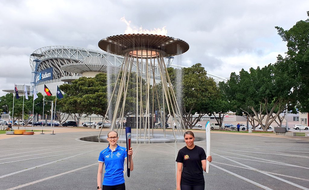 Cauldron re-lit as part of celebrations to mark 20th anniversary of Sydney 2000