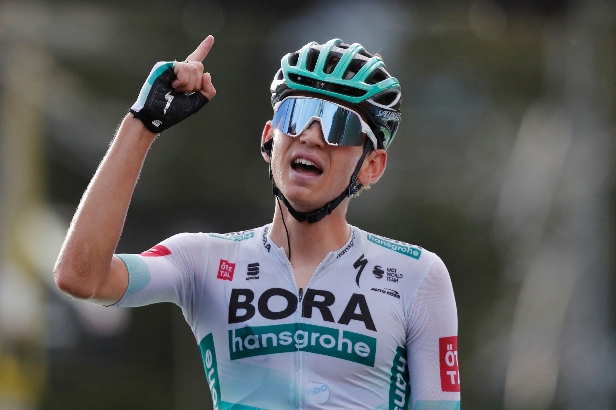Kämna wins stage 16 of Tour de France after colossal breakaway from peloton