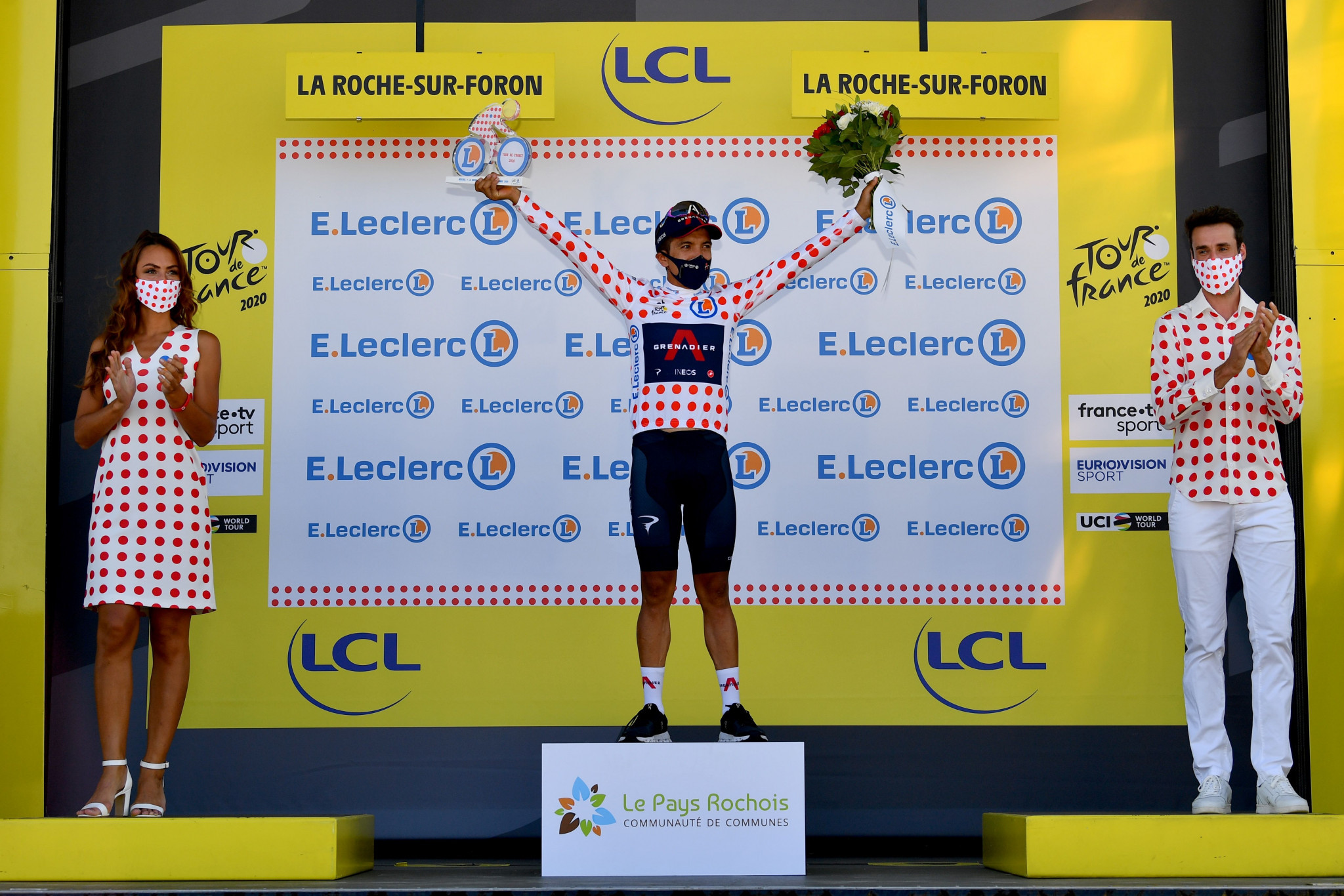 Carapaz moved into the King of the Mountains jersey on a good day for Ineos Grenadiers ©Getty Images