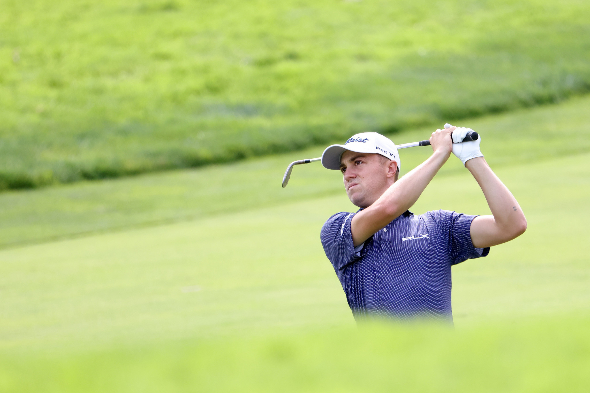 Thomas leads US Open but McIlroy and Reed within striking distance