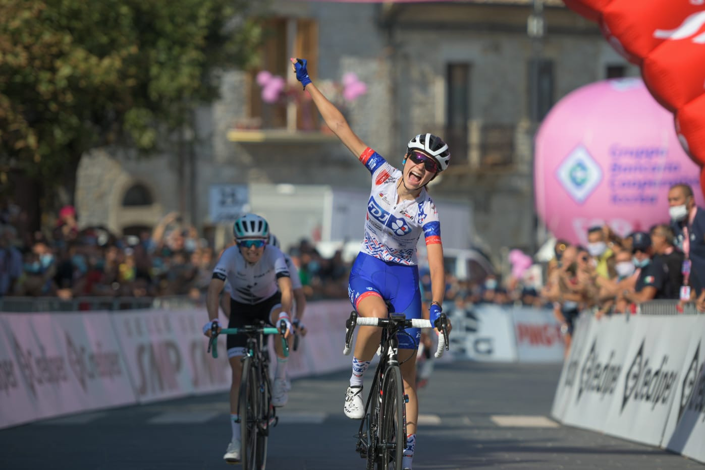 Evita Muzic of France won the final stage of the Giro Rosa ©Twitter