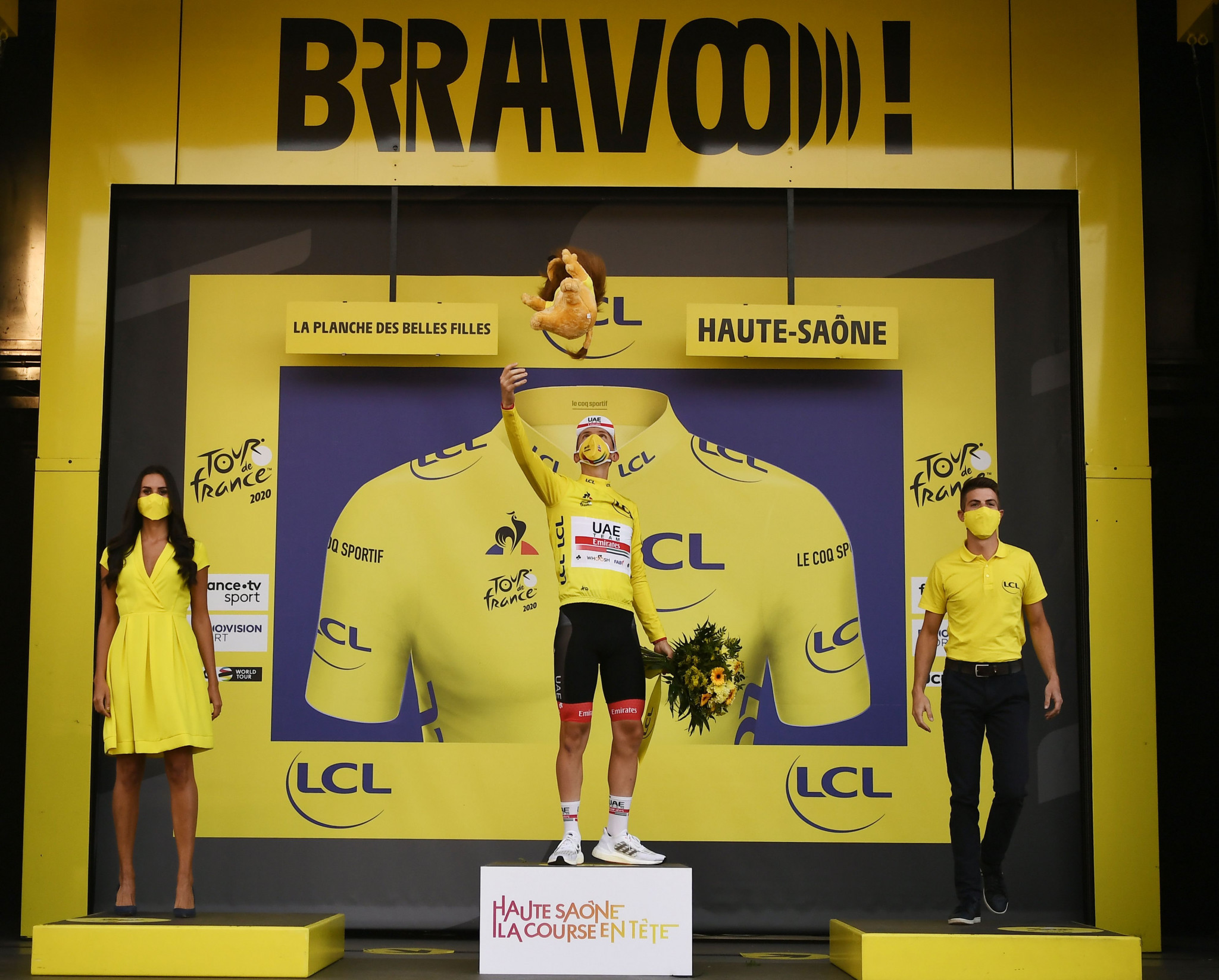 Pogačar set to win Tour de France after stunning time trial overhauls Roglič