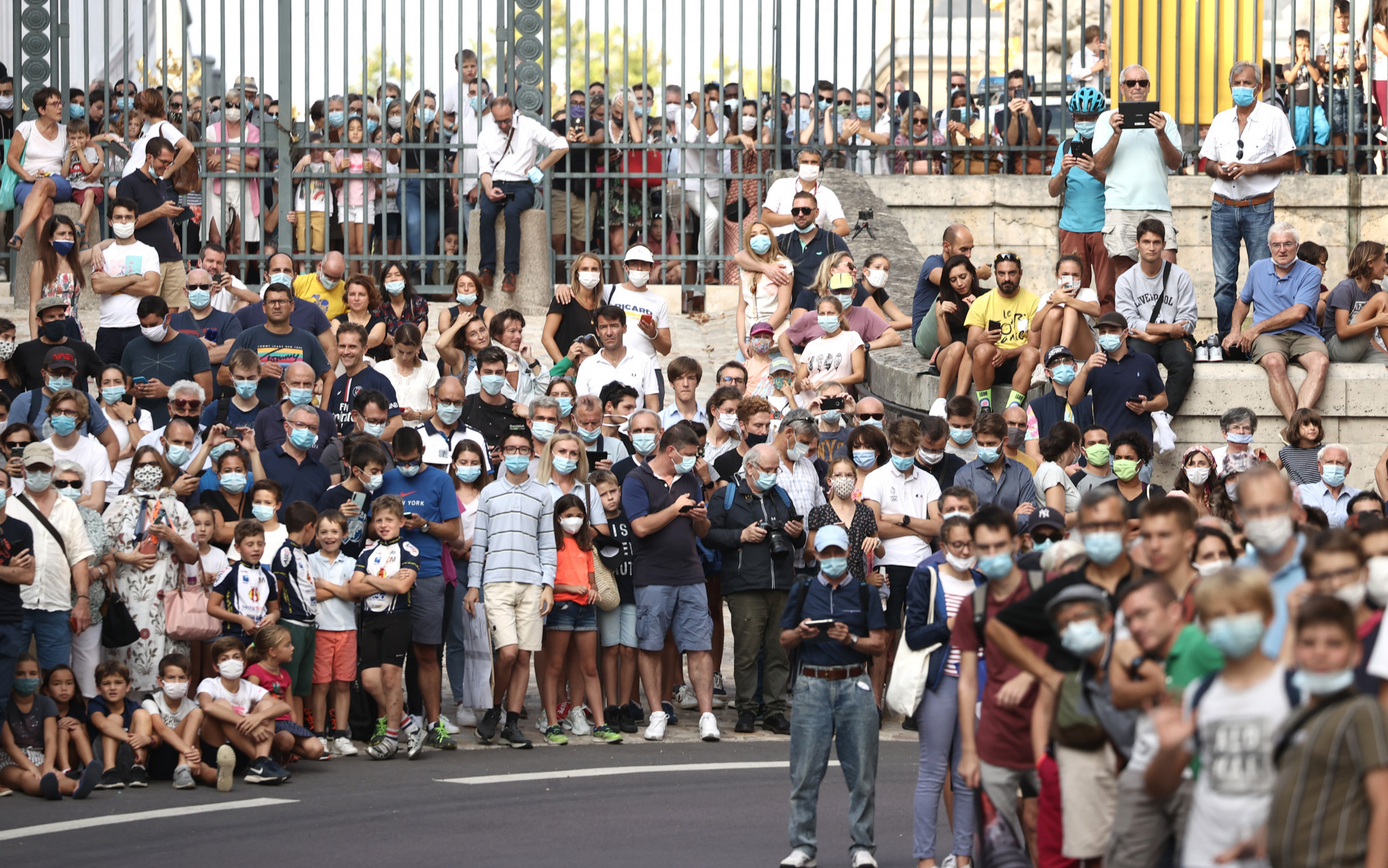 Spectators awaited the peloton's arrival into Paris ©Getty Images