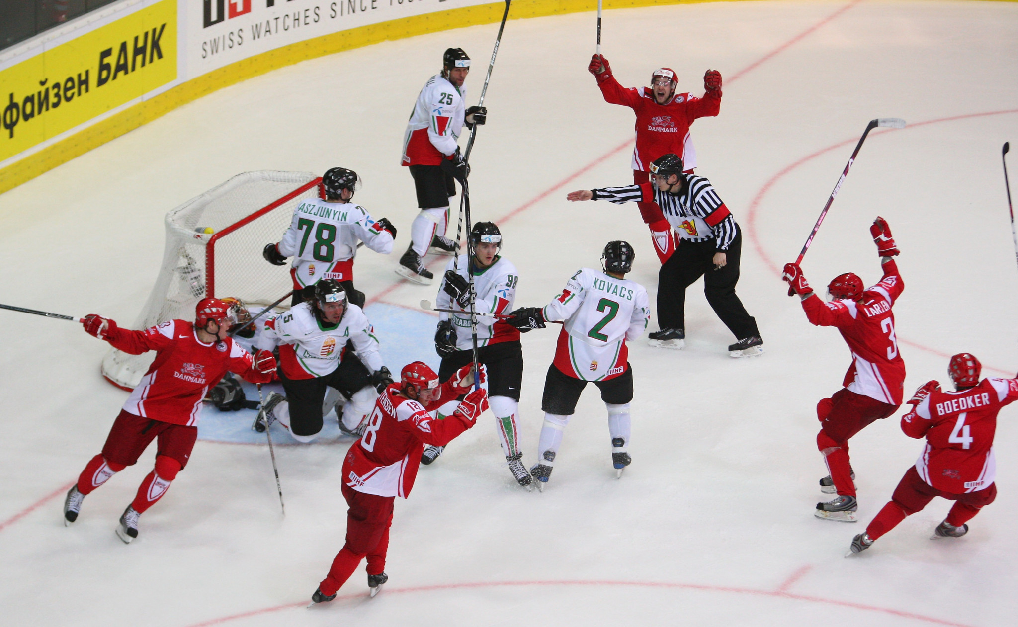 Denmark celebrate during a match against Hungary at the 2009 World Championship ©Getty Images