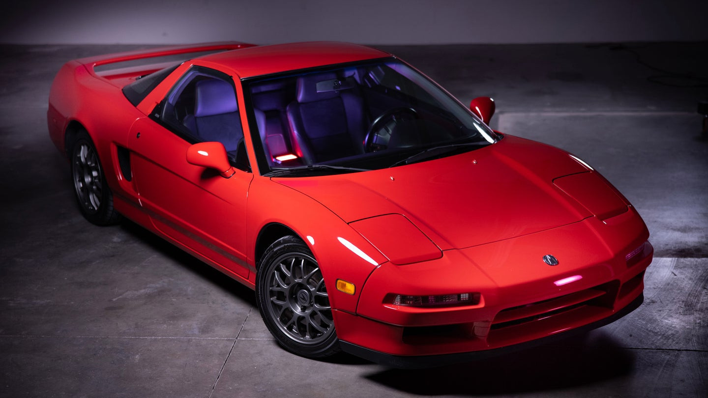 An Acura NSX Zanardi Edition, one of only 51 manufactured to commemorate Italy’s Alex Zanardi winning back-to-back Championship titles in 1998 and 1999 has sold at auction for $277,017 ©Bring A Trailer