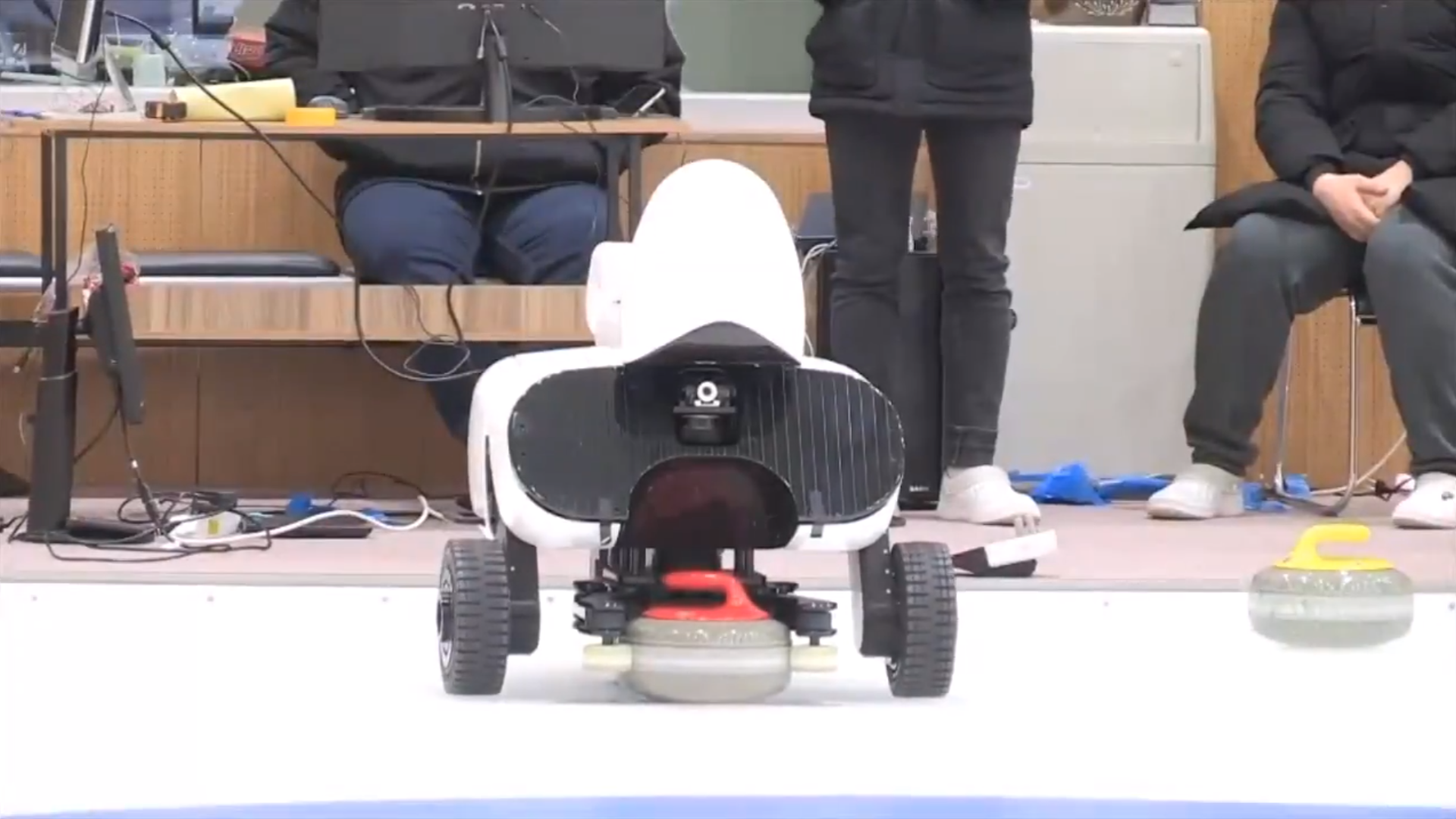 A robot has been developed to play curling matches ©Korea University