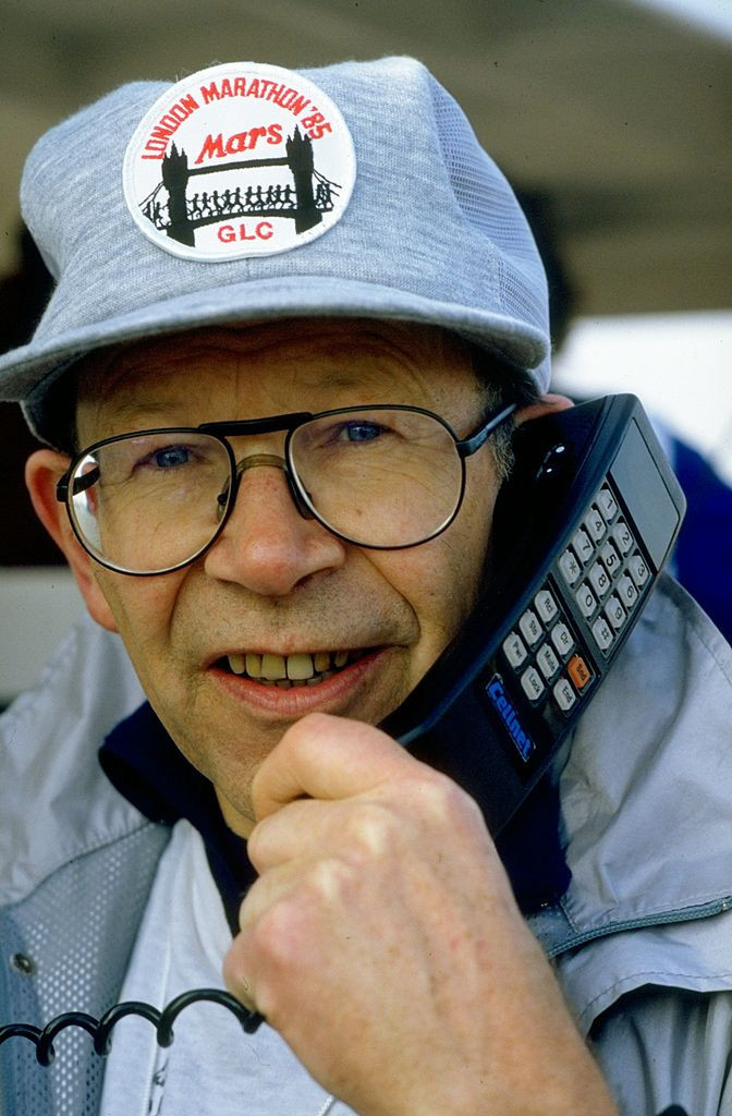 Chris Brasher, co-founder of the London Marathon, catching up on some more vital details in 1985 ©Getty Images