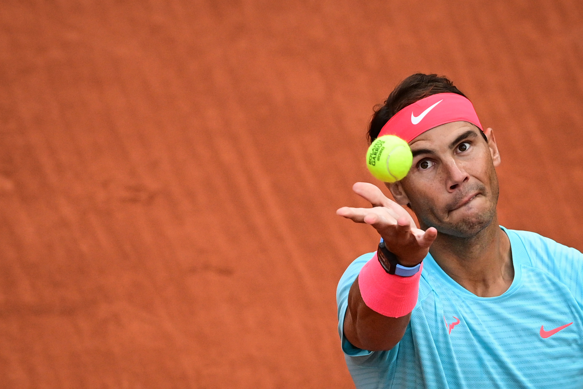 Defending champion Nadal through as Medvedev crashes out at French Open