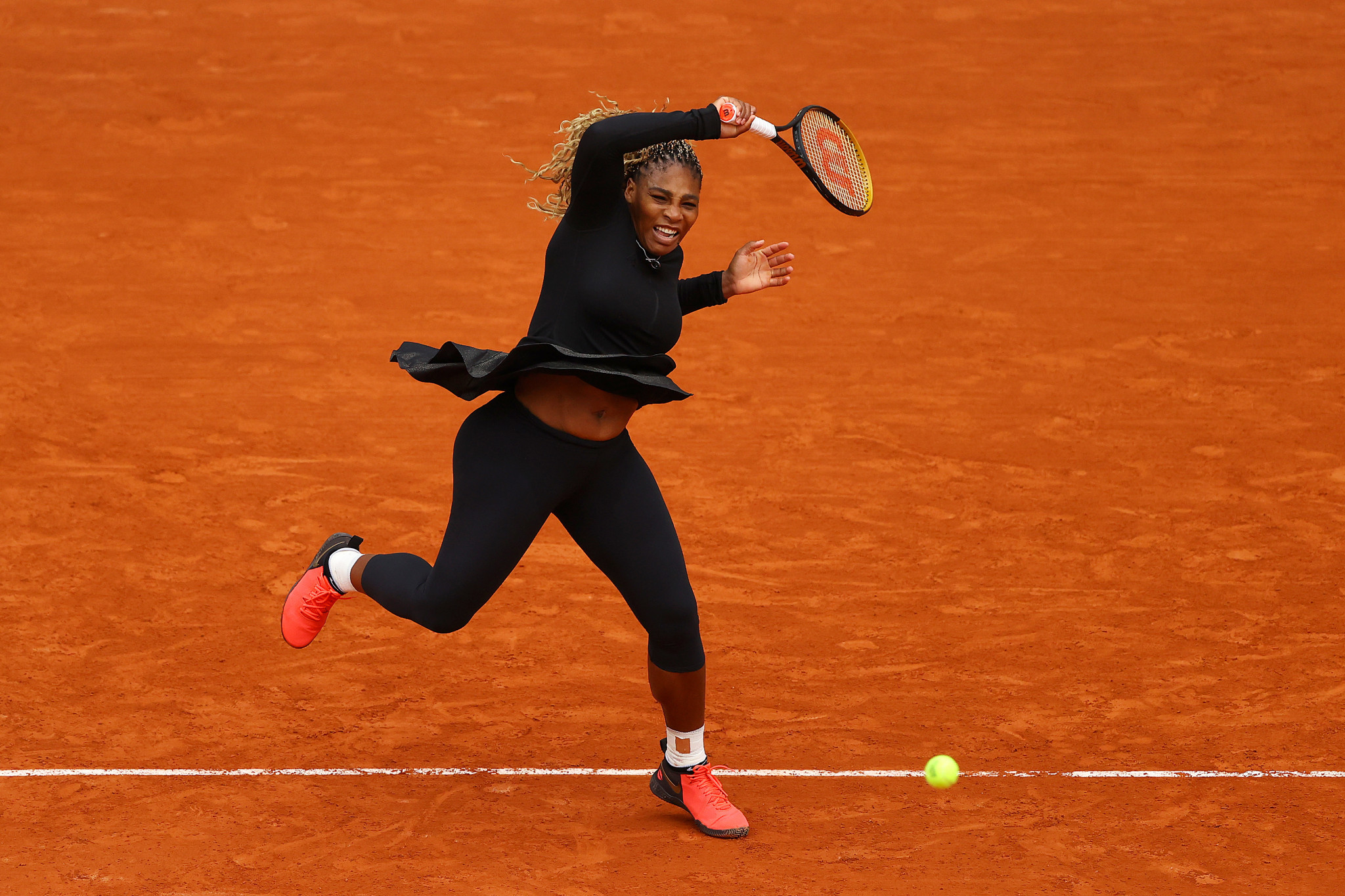 After a first set struggle, Serena Williams cruised to victory in her first round match at Roland Garros ©Getty Images