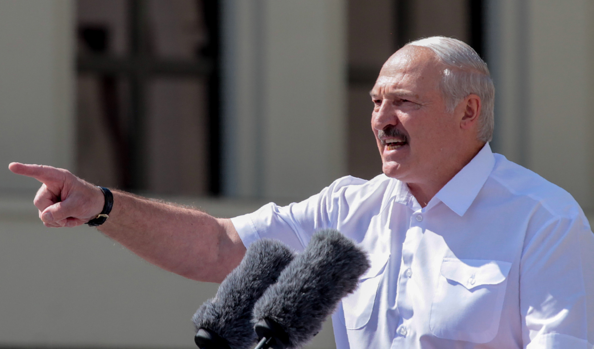 Britain and Canada impose travel bans on Belarusian President Lukashenko