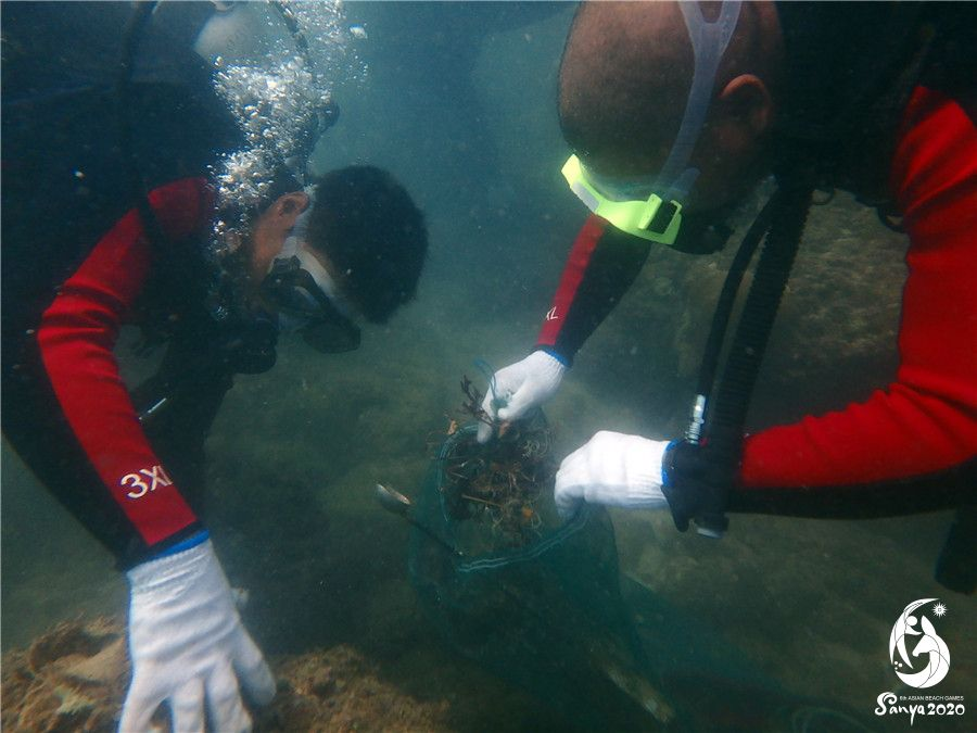 Divers participated in the clean-up event ©Sanya 2020