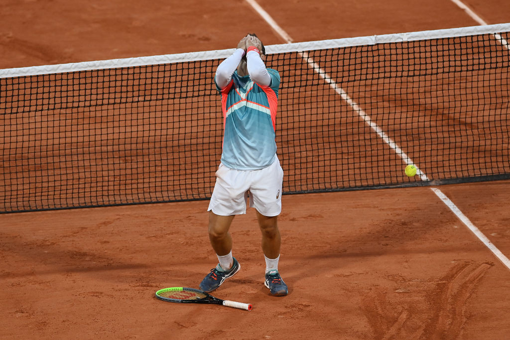 Gaston causes huge upset with victory over Wawrinka at French Open
