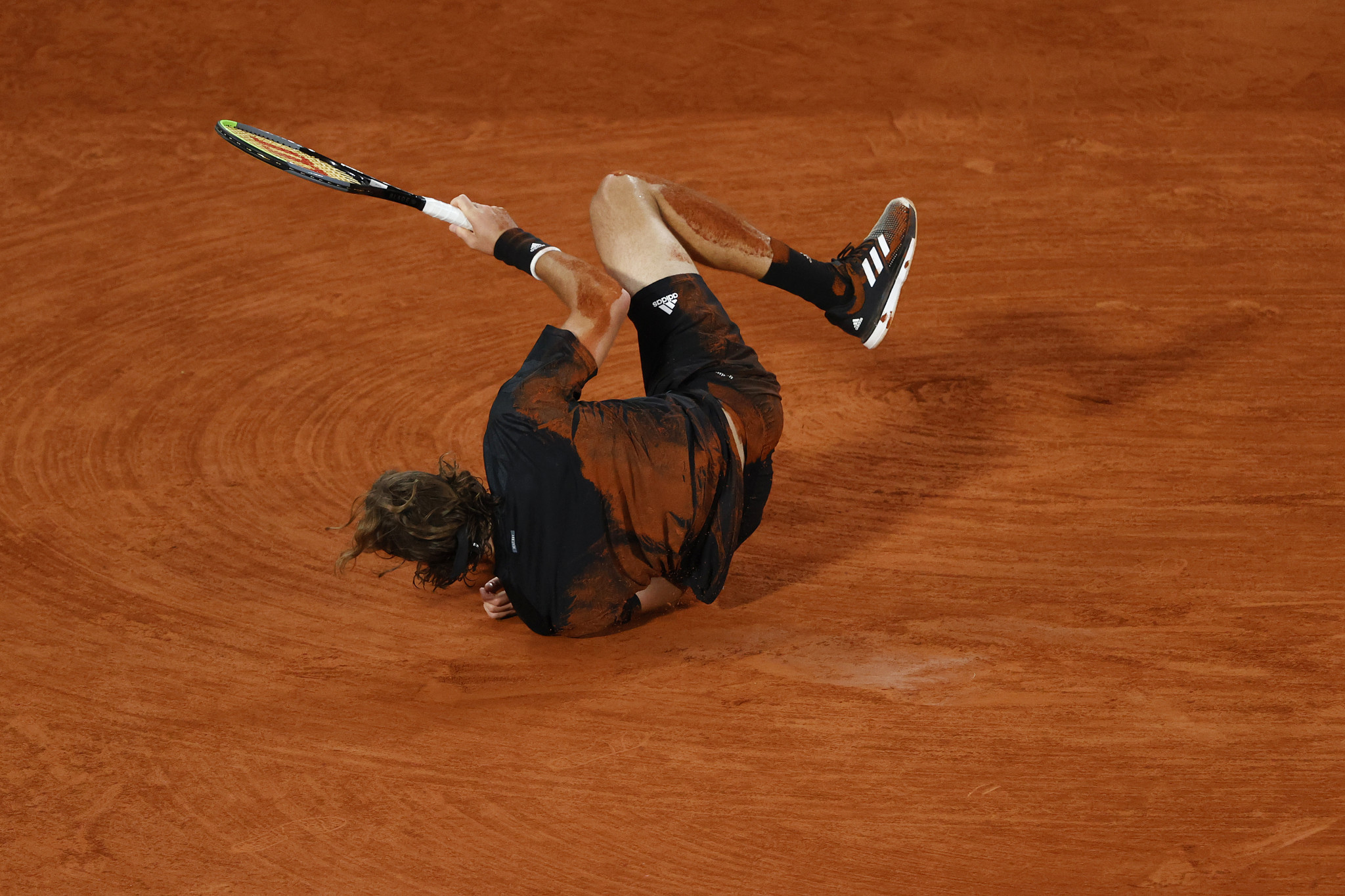Fifth seed Stefanos Tsitsipas takes a tumble on his way to defeating Grigor Dimitrov ©Getty Images